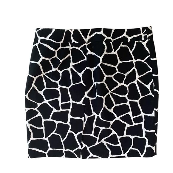 Michael Kors Black and White Animal Print Pencil Skirt - Size 14P - Picture 3 of 5